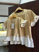 T-Shirt Juliet Feminina Malha Areia com Babados Off White 100% Algodão